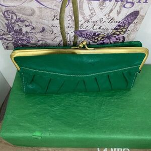 LULU  Bi-Fold GREEN RN#93858 (vintage looking real cute) (#171)